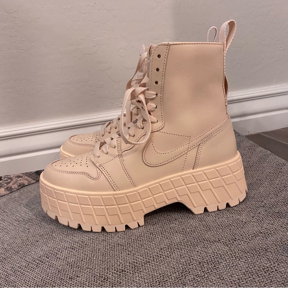 Nike Air Jordan 1 Brooklyn Guava Ice Sail Women's Cream/Pink Platform Boots Sz 8